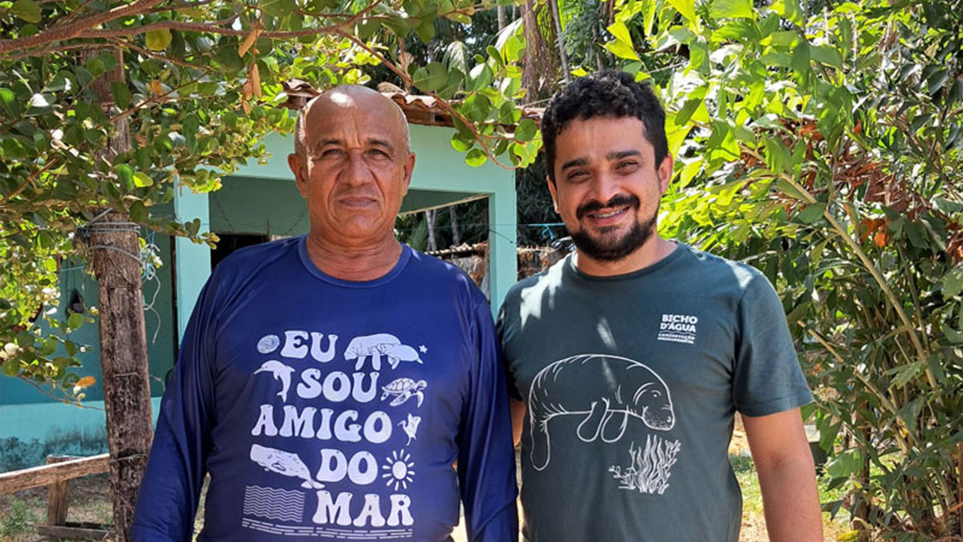 Instituto Bicho D’água entrega camisetas da Campanha “Eu sou amigo do mar”